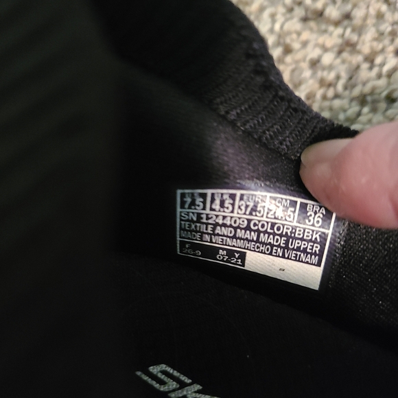 Skechers slip on shoes - Picture 4 of 4